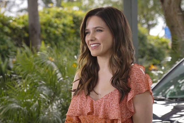 3. Jane the Virgin'de Sophia Bush konuk oyuncu olarak rol aldı. Julie karakteriyle, Rafael'in yeni kız arkadaşını canlandırdı.
