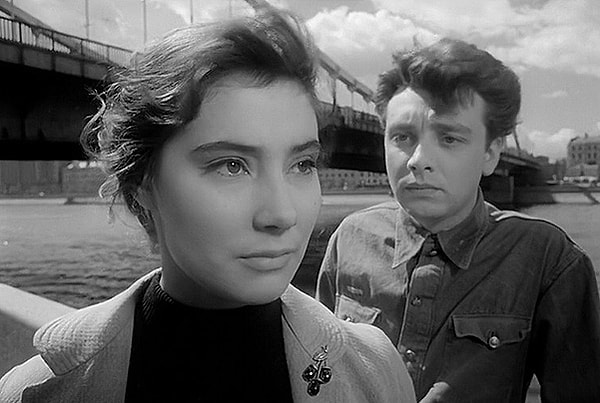 2. Какой из этих фильмов был награжден не "Оскаром", а другой высокой наградой?