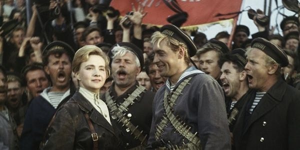 9. Где можно слышать фразу: «Ну, кто ещё хочет попробовать комиссарского тела?»?