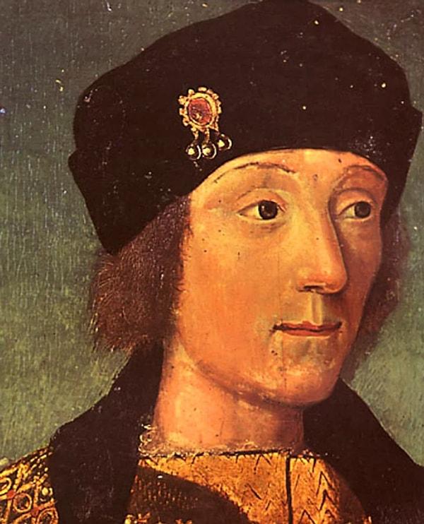 25. VII. Henry, eşiyle cinsel ilişkiye girmek istediğinde 30-40 kişiden oluşan ve yaklaşık olarak 2 saat süren bir kraliyet prosedüründen geçiyordu.