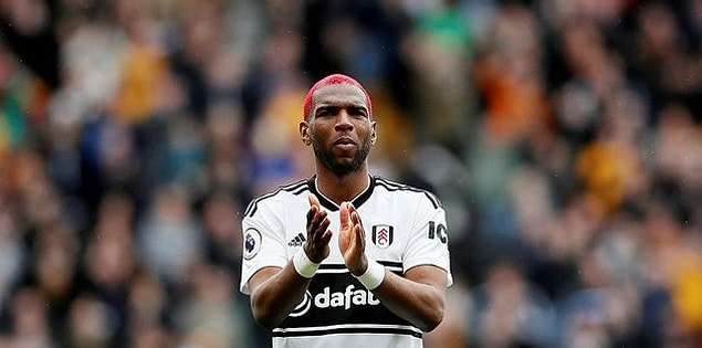 Fulham'la sözleşmesi sona eren 32 yaşındaki futbolcu için Galatasaray bonservis bedeli ödemeyecek. Babel'in sarı-kırmızılılarla 3 yıllık anlaşma yapacağı ve yıllık 2,5 milyon euro ücret alacağı ifade ediliyor.