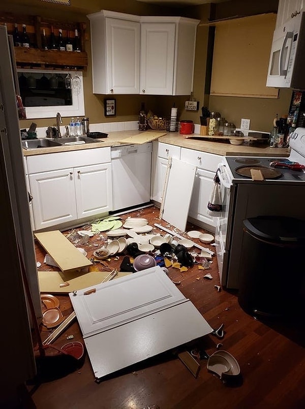 5. Когда ночью рухнул шкаф...