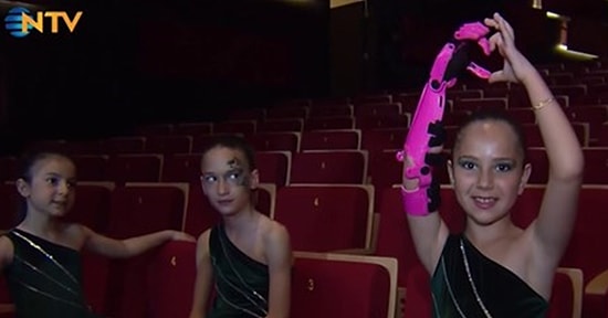 Yağmur'un Mutluluğu: 9 Yaşındaki Yağmur, Pembe Simli Robot Eliyle Dans Ediyor