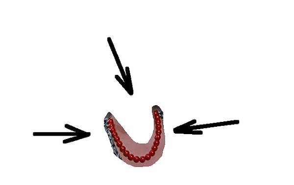 5. Эти бусы никогда не выйдут из моды. А видеть их вы могли в...