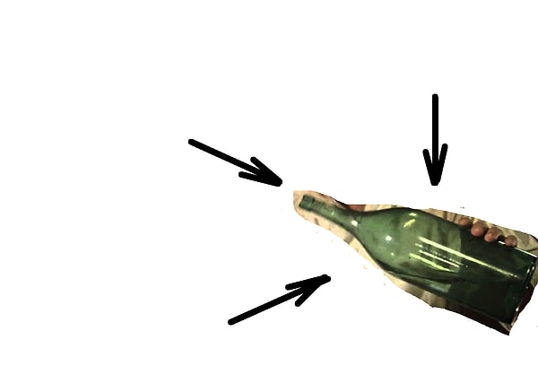 1. В каком фильме вы могли видеть эту бутылку?