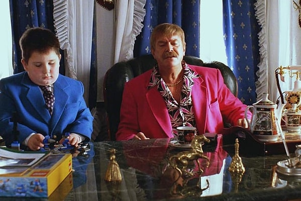 2. "Новые русские" - это люди, которые родились после распада СССР в 1991 году.