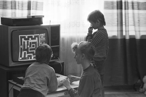 7. Дети, рождённые в 90-х, не имели возможности играть в американские компьютерные игры.