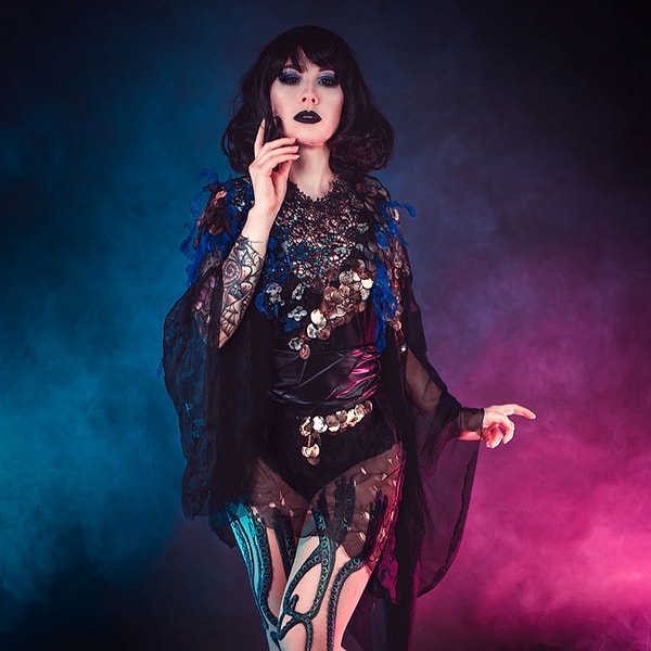 4. "Но стоило мне выложить фото новых колготок "Русалка", как интернет просто сошел с ума, поэтому я начала создавать эту модель для продажи в магазине," - рассказывает девушка.