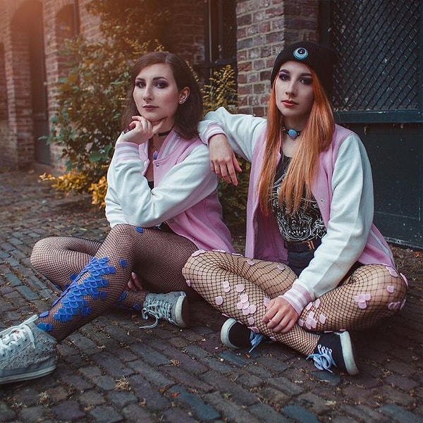 8. Все материалы подбираются индивидуально и с учетом пожеланий клиентов, поэтому двух одинаковых пар колготок не существует.