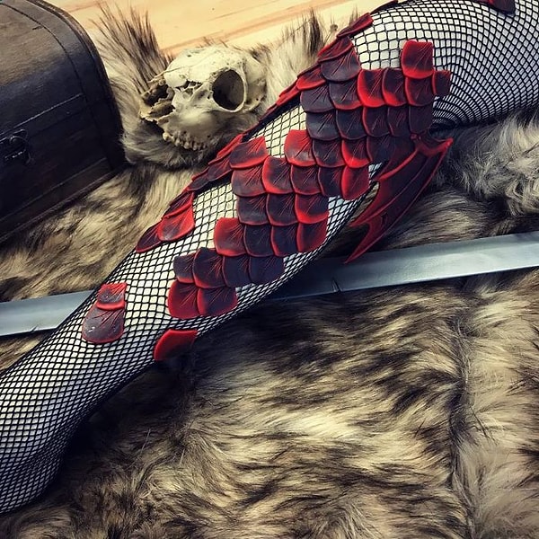 9. "Не перестаю удивляться тому, какое количество людей хотят иметь колготки с щупальцами. Может быть дело в том, что они не производятся массово? Кроме того, я всегда стараюсь найти материалы наивысшего качества и продолжаю совершенствовать их дизайн," - рассказывает дизайнер.