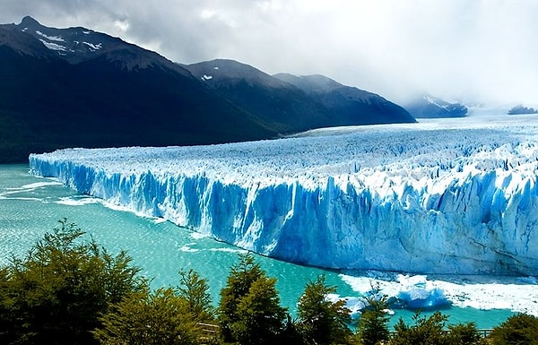 2. Страна в Южной Америке, которая располагается сразу в трех климатических поясах. Невероятные горные пейзажи, колоссальные ледники Перито Морено, завораживающие бесплодные земли Патагонии, водопад Игуасу, множество великолепных озер…