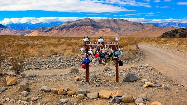 2. Долина смерти в Америке расположена на сто метров ниже уровня моря.