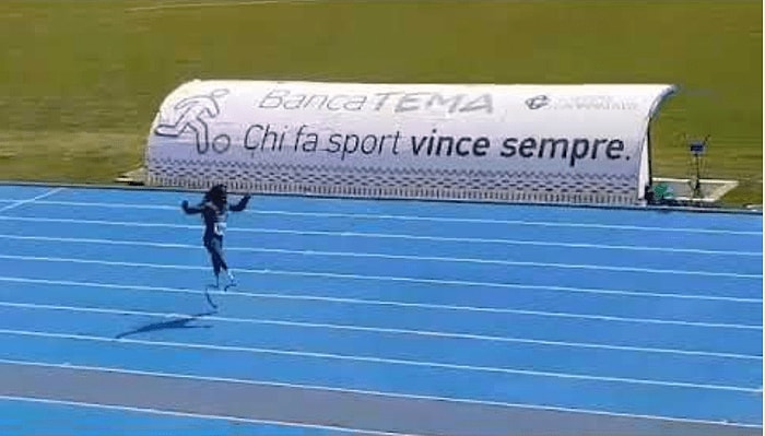 Paralimpik Koşucunun Protezi Kırıldıktan Sonra Yarışa Devam Ederek Her Şeyin Mümkün Olduğunu Kanıtladığı Enfes Anlar