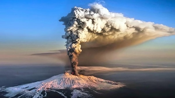 9. Что извергается из вулкана, которого ученые называют "сальза"?