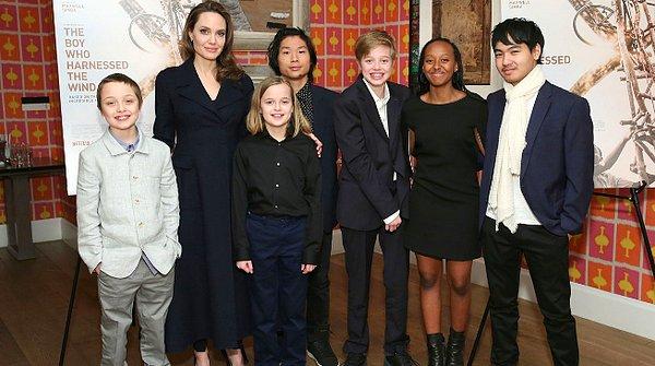 Jolie'nin çocukları olan Maddox, Pax, Zahara, Shiloh, Vivienne ve Knox'un Reeves ile tanışarak çok iyi anlaştığı da kaynağın verdiği bilgiler arasında.