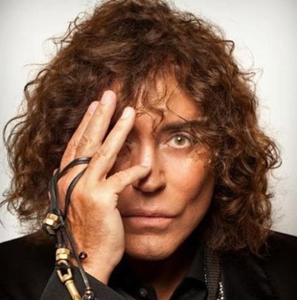 Кажется, певец уже не мог остановиться, и дальнейшие операции все больше превращали его лицо в пугающую неподвижную маску.