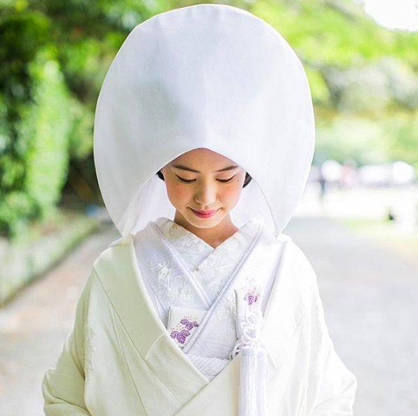 1. Japon gelinler, düğünlerinde masumiyeti ve bekareti temsil eden beyaz sade kimono giymeyi tercih eder.