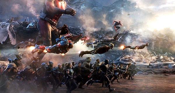 5. Kevin Feige, Avengers Endgame'in yeni sahnelerle ve birkaç sürprizle tekrar vizyona gireceğini açıkladı.