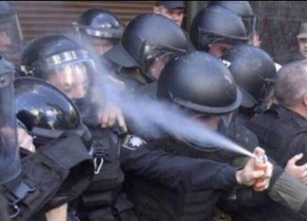 21. Но давайте пожалеем их. Ведь больше всего от своих дел страдают сами «рукопопы»