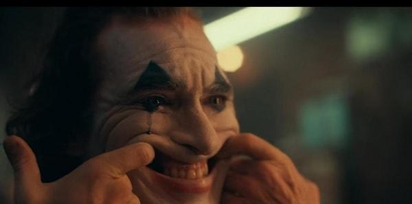 14. “Joker”, vizyona 18 üstü yaş sınırı ile girecek. Filmi 18 yaşın altındakiler velileriyle birlikte izleyebilecekler.