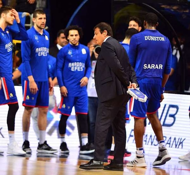 Adını 2011-2012 sezonunda Anadolu Efes olarak değiştiren Efes Pilsen, Süper Lig'de geride kalan 52 sezonda 13 kezle en fazla şampiyonluk elde eden takım konumunda bulunuyor.