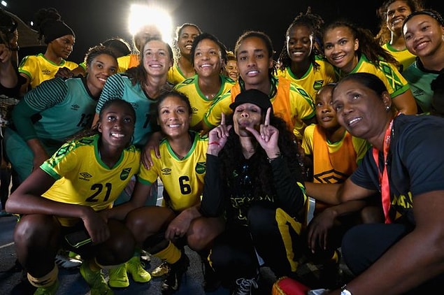 Takımın en büyük destekçisi olan Marley, Jamaika'nın Reggae Kızlar olarak bilinen kadın milli futbol takımının FIFA Dünya Kadınlar Kupasına ilk defa katılarak Brezilya'ya karşı 3-0 kaybettikleri maçı izleyenler arasındaydı.