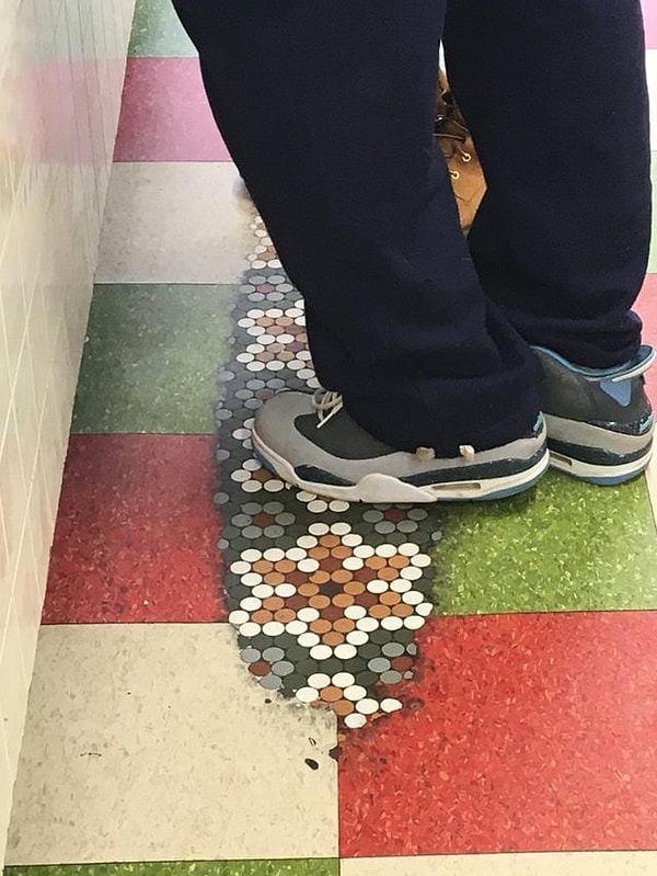 12. Протертый пол в пиццерии