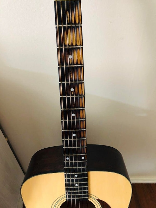 18. "Гитара, которую мне подарили, когда мне было 12 лет"