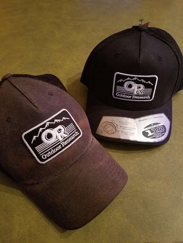 19. "Я носил эту кепку каждый день в течение трёх лет. Моя девушка купила мне такую же новую"