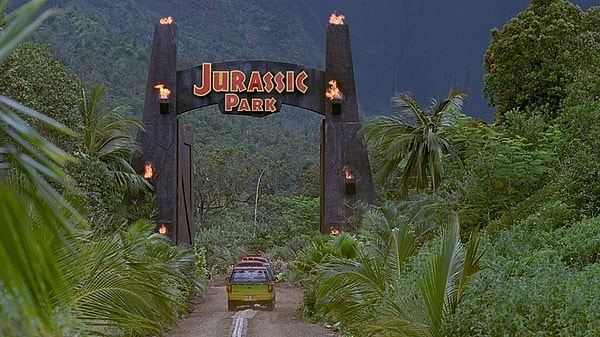 3. Понятно, что «Парка юрского периода» на самом деле не существует... Но места, в которых проходили съёмки фантастического кино, посетить можно и сегодня.