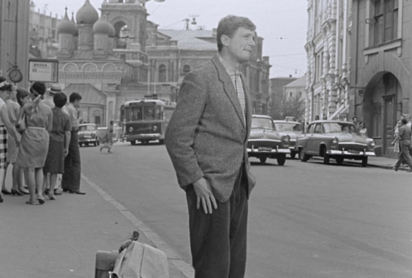 4. Где мы могли слышать такую фразу: "Мама такая хорошая, про паровоз поёт"?