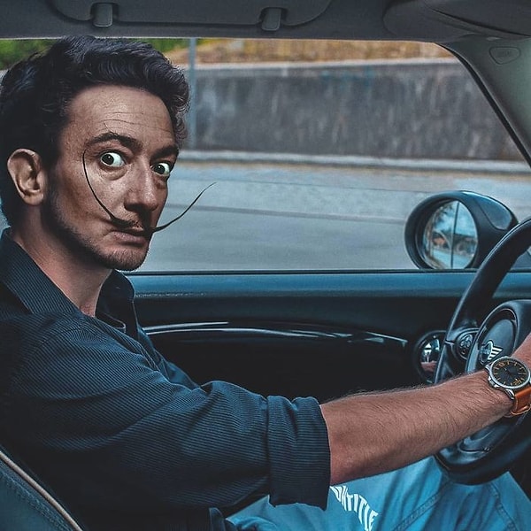 34. Сальвадор Дали за рулем