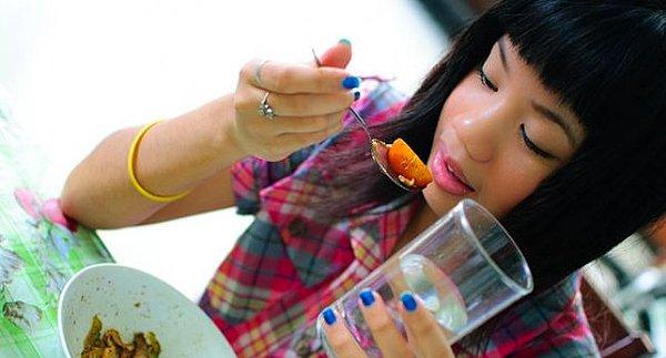 Peki yemeklerle birlikte içilen sıvılar faydalı mıdır yoksa sindirim sorunlarına neden olur mu?