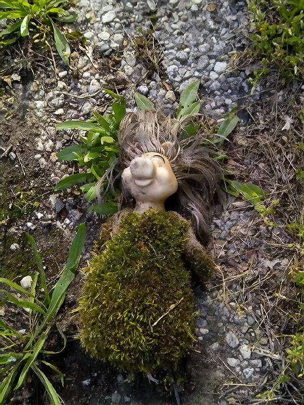 24. Платье из мха