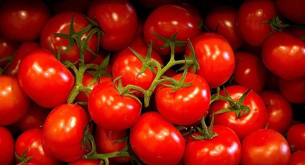 Eğer rüyanızda bir yerlerden domates topluyorsanız ya da domates alıyorsanız uzun zamandır beklediğiniz bir haberi alabilirsiniz.