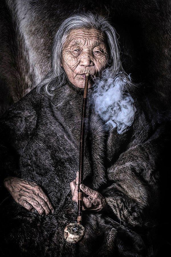 Dukha halkından bir kadın; Darkhad Vadisi/Moğolistan