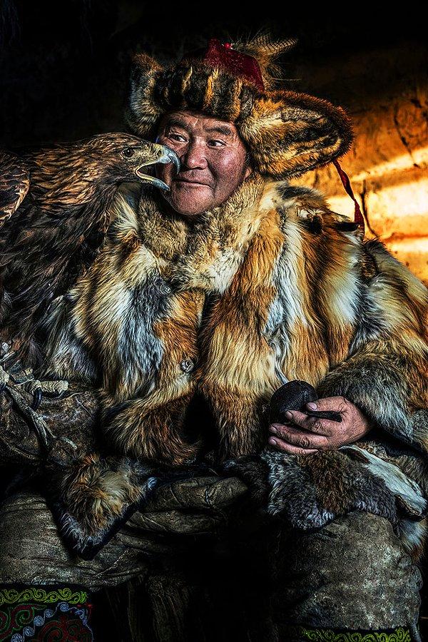 Moğol-Kazak bir adam; Tarygn, Bayan-Ölgi/Batı Moğolistan