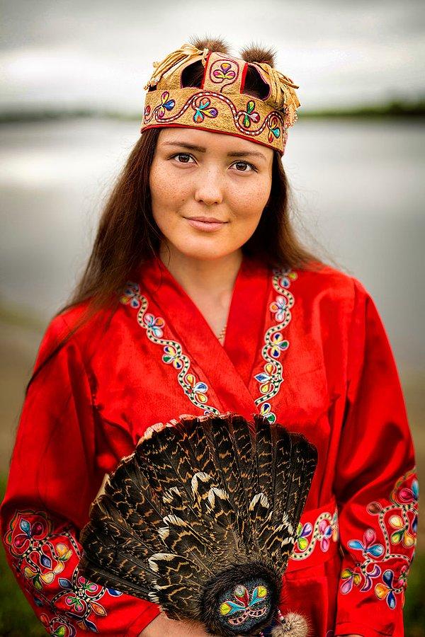 Negidal halkından bir kadın; Amgun Nehri/Doğu Sibirya