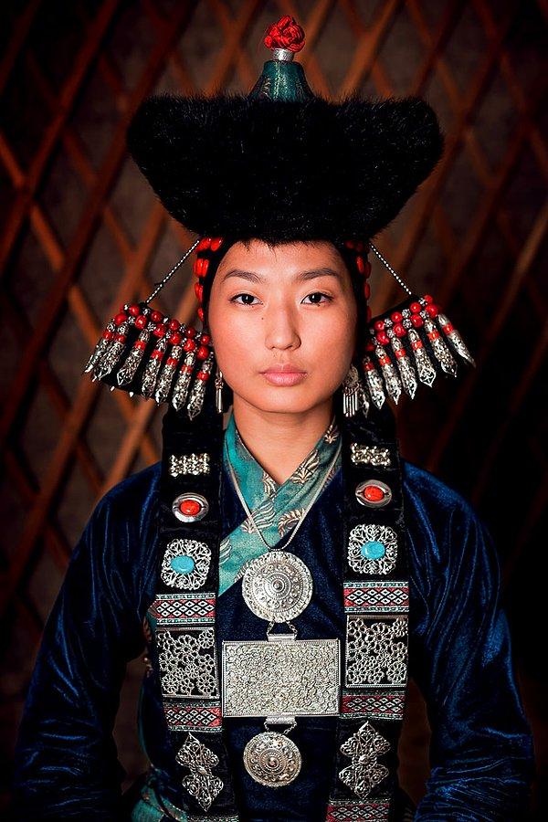 Buryatlı bir kadın; Baykal Gölü, Buryatya/Güney Sibirya