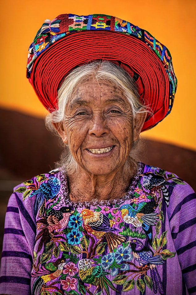 Tzutuhil halkından bir kadın; Atitlan Gölü/ Guatemala Yaylaları