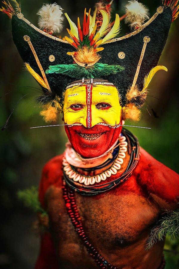 Huli kabilesinden bir adam; Tari, Hela Eyaleti/ Papua Yeni Gine