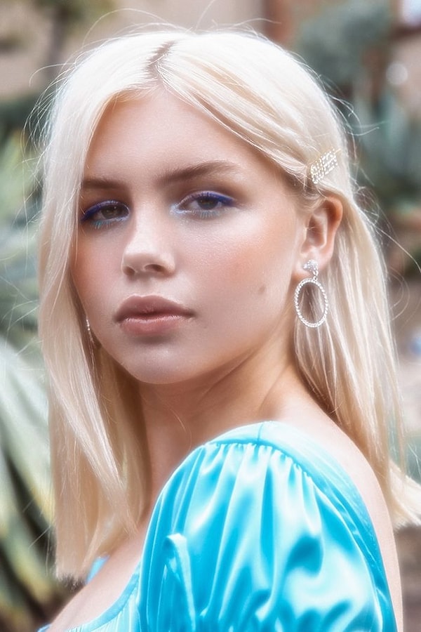 Эстель в образе Золушки