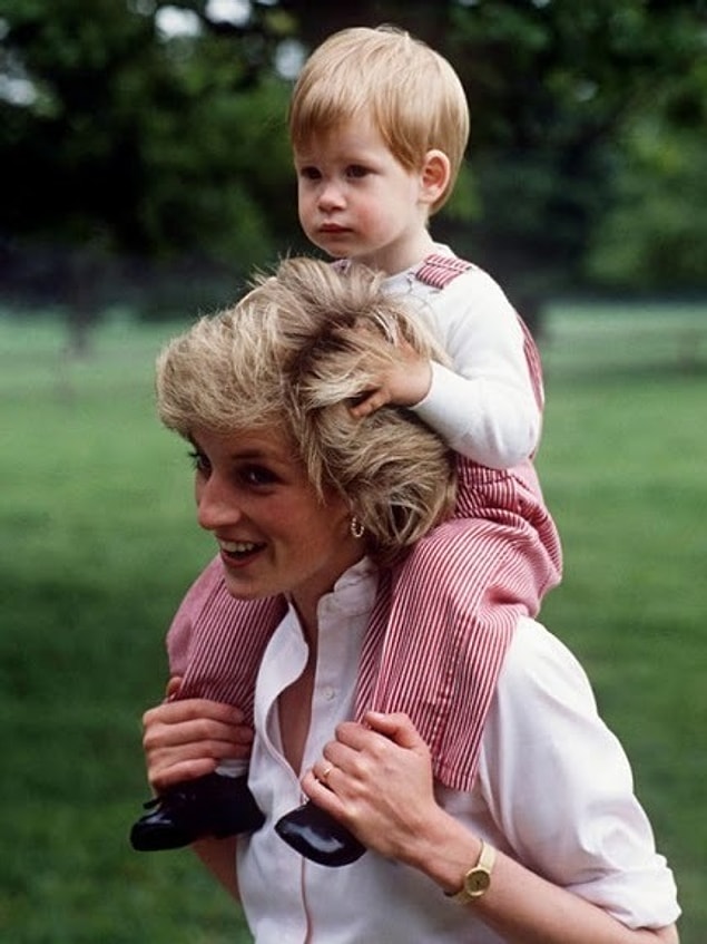 Annesine oldukça düşkün bir çocukmuş William Mountbatten-Windsor.