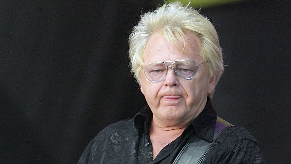 5. Про какую улицу не поется в песне Юрия Антонова «На улице Каштановой»?