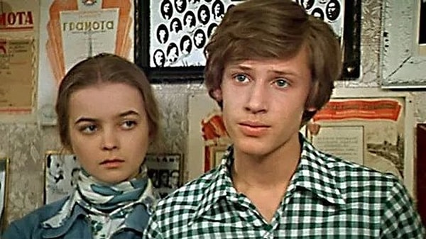 10. В каком советском фильме можно слышать фразу: «для нас всегда открыта в школе дверь»?