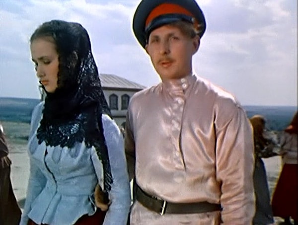 4. Какой киноартист произнес фразу: «Загремим под фанфары!»?