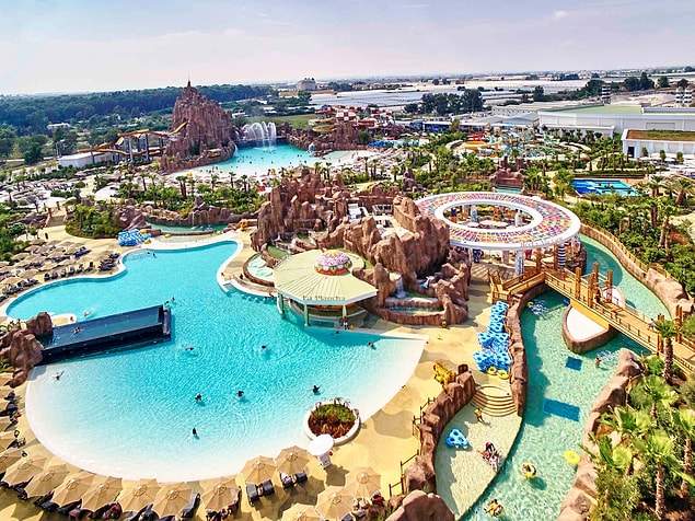 8. Misafirlerine kendilerini kraliyet ailesinden hissettirmek için özel olarak tasarlanmış, Antalya’da lüksün ve eğlencenin görkemli birlikteliğini sunan The Land of Legends Kingdom,