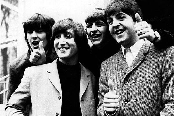 1. Müzik tarihinin en başarılı gruplarından Beatles, "gitar müziğinin modası geçtiği" iddia edilerek reddedilmişti.