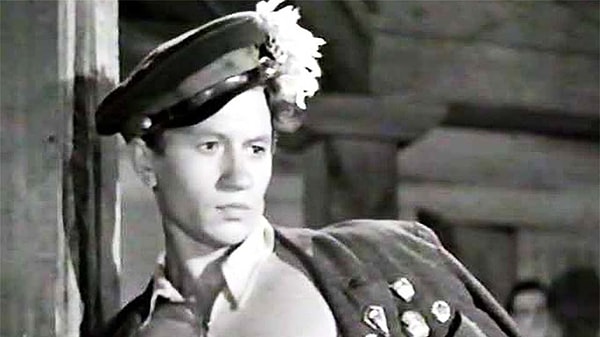 8. Где был впервые показан автомат Калашникова?