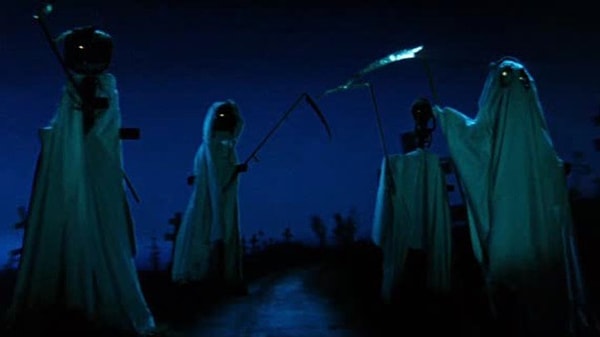 9. Герою какого актера принадлежит фраза: «А вдоль дороги мертвые с косами стоят! И тишина…»?